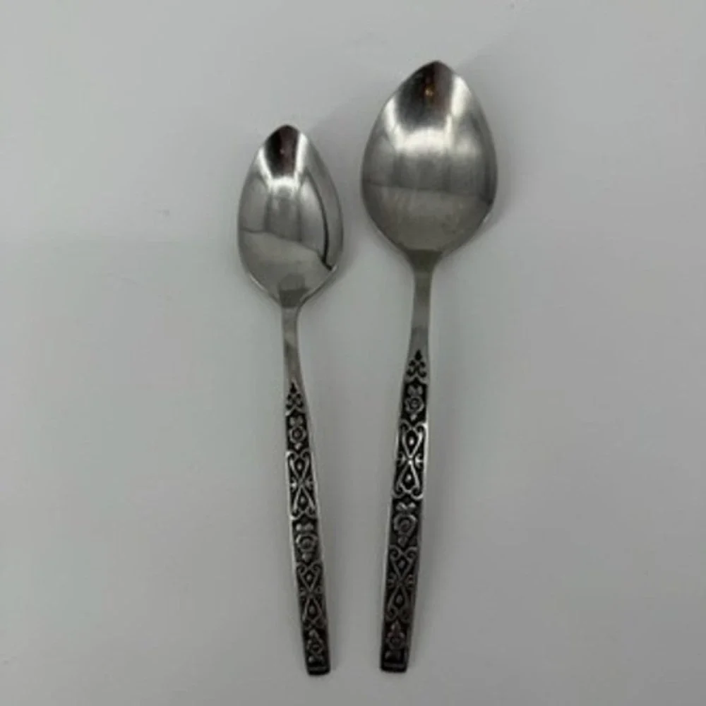 Oneida Latin Quarter‎ Stainless Steel Teaspoon and Place Spoon Set Vintage USA